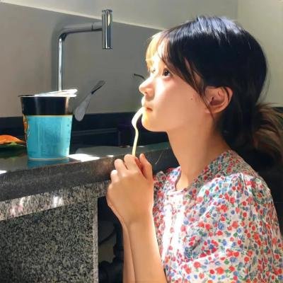 弟弟别闹姐姐抱抱